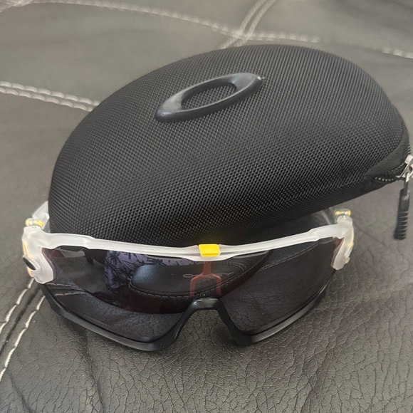 NEW !  Oakley Black and Yellow Men's Glasses / SHARP ! - Picture 4 of 8